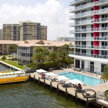 Your Beachwalk Retreat, Spacious Studio, Family-Friendly